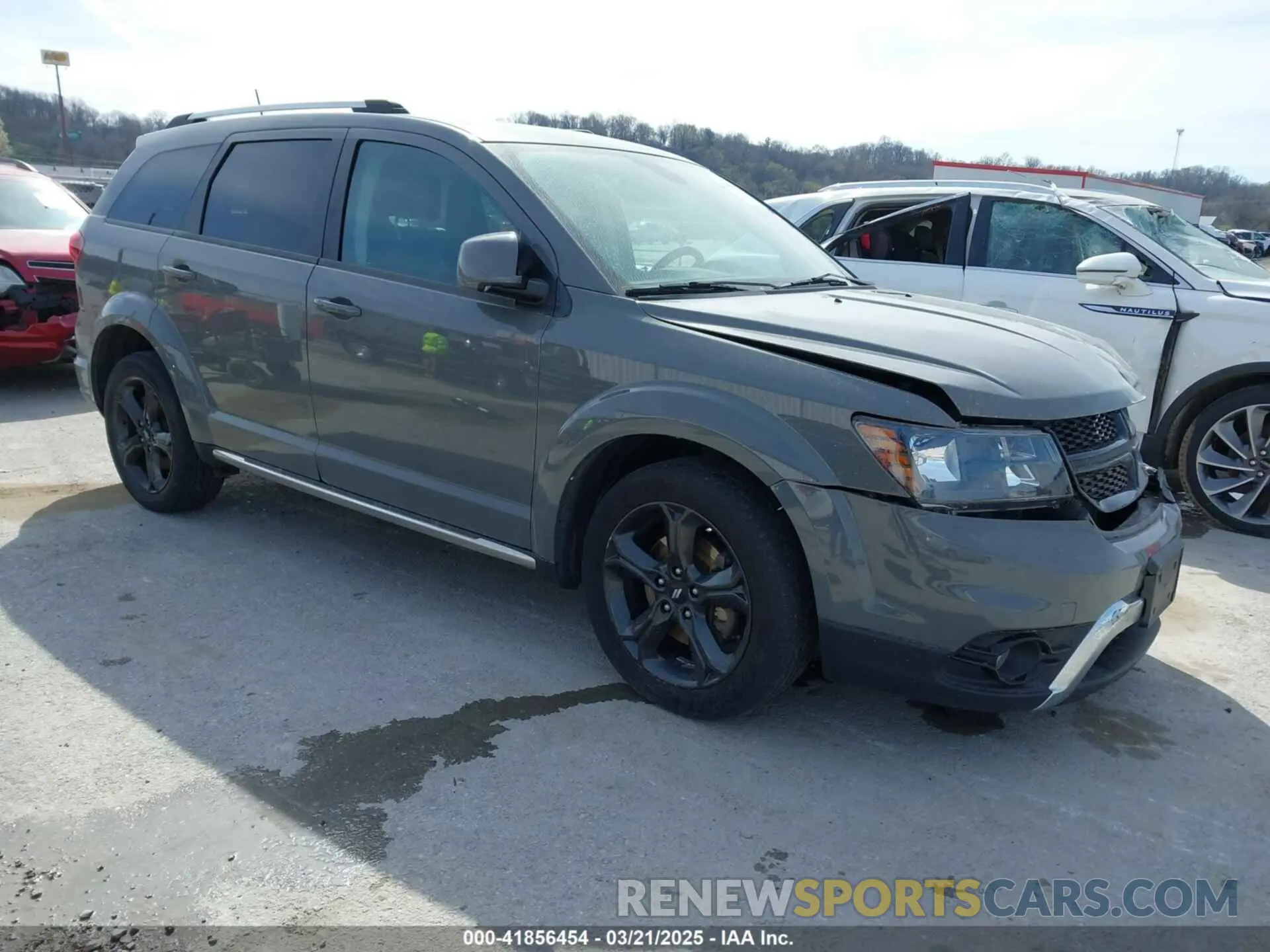 1 Photograph of a damaged car 3C4PDCGB9LT268385 DODGE JOURNEY 2020