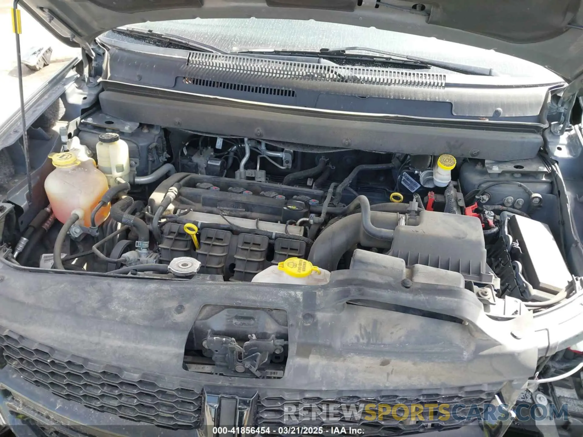 10 Photograph of a damaged car 3C4PDCGB9LT268385 DODGE JOURNEY 2020
