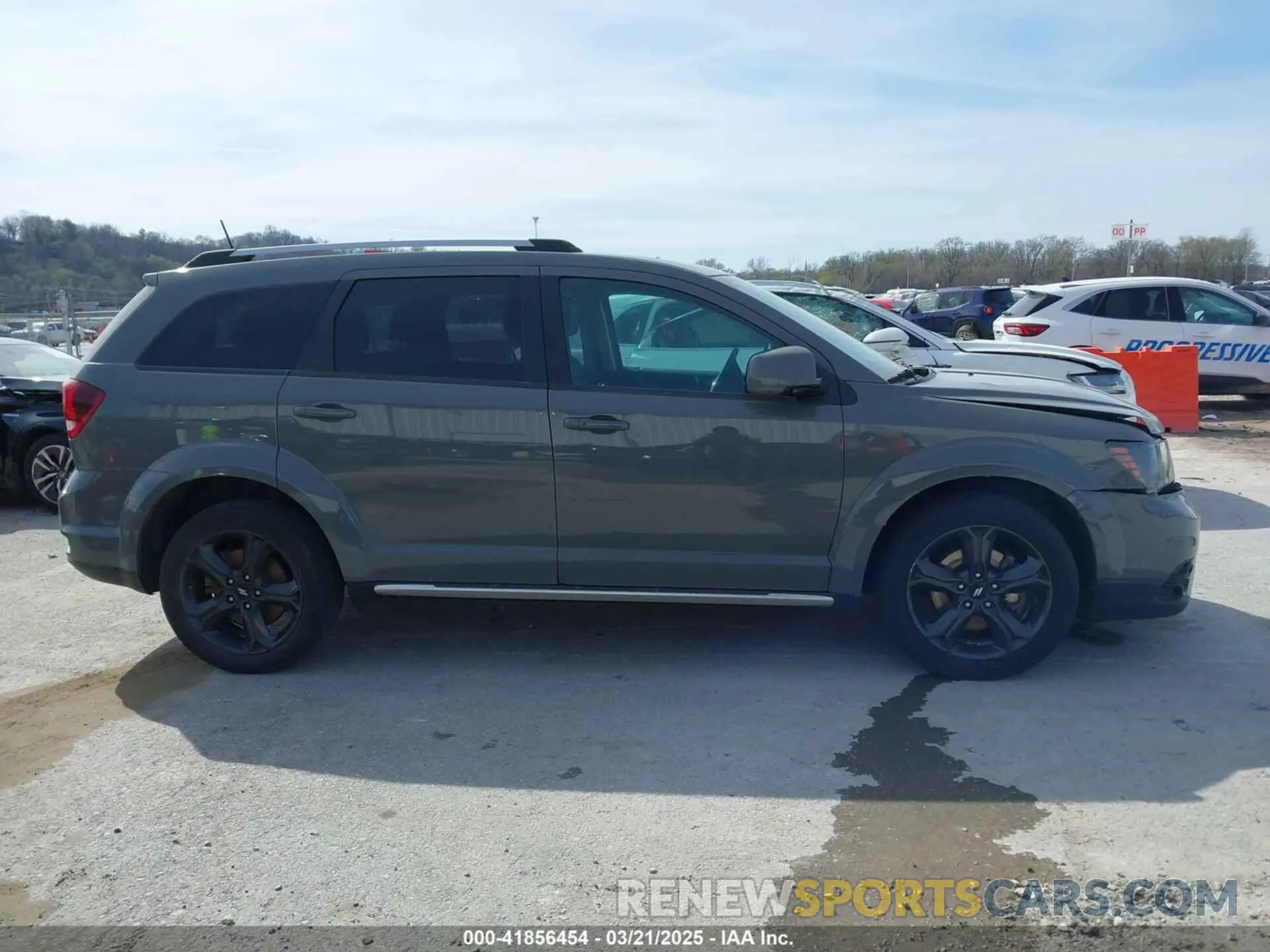 14 Photograph of a damaged car 3C4PDCGB9LT268385 DODGE JOURNEY 2020