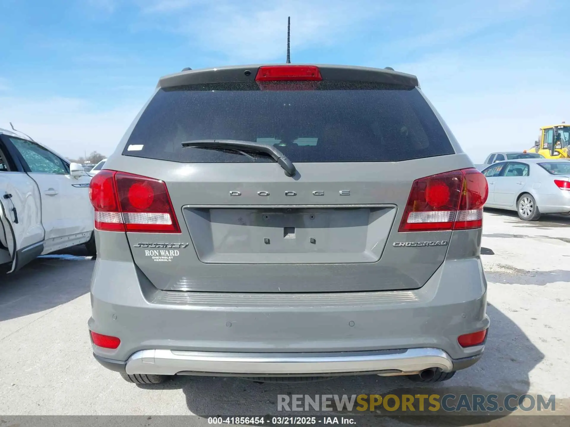 17 Photograph of a damaged car 3C4PDCGB9LT268385 DODGE JOURNEY 2020