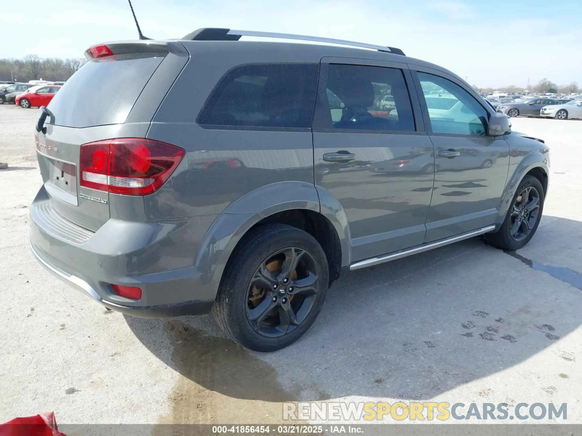 4 Photograph of a damaged car 3C4PDCGB9LT268385 DODGE JOURNEY 2020
