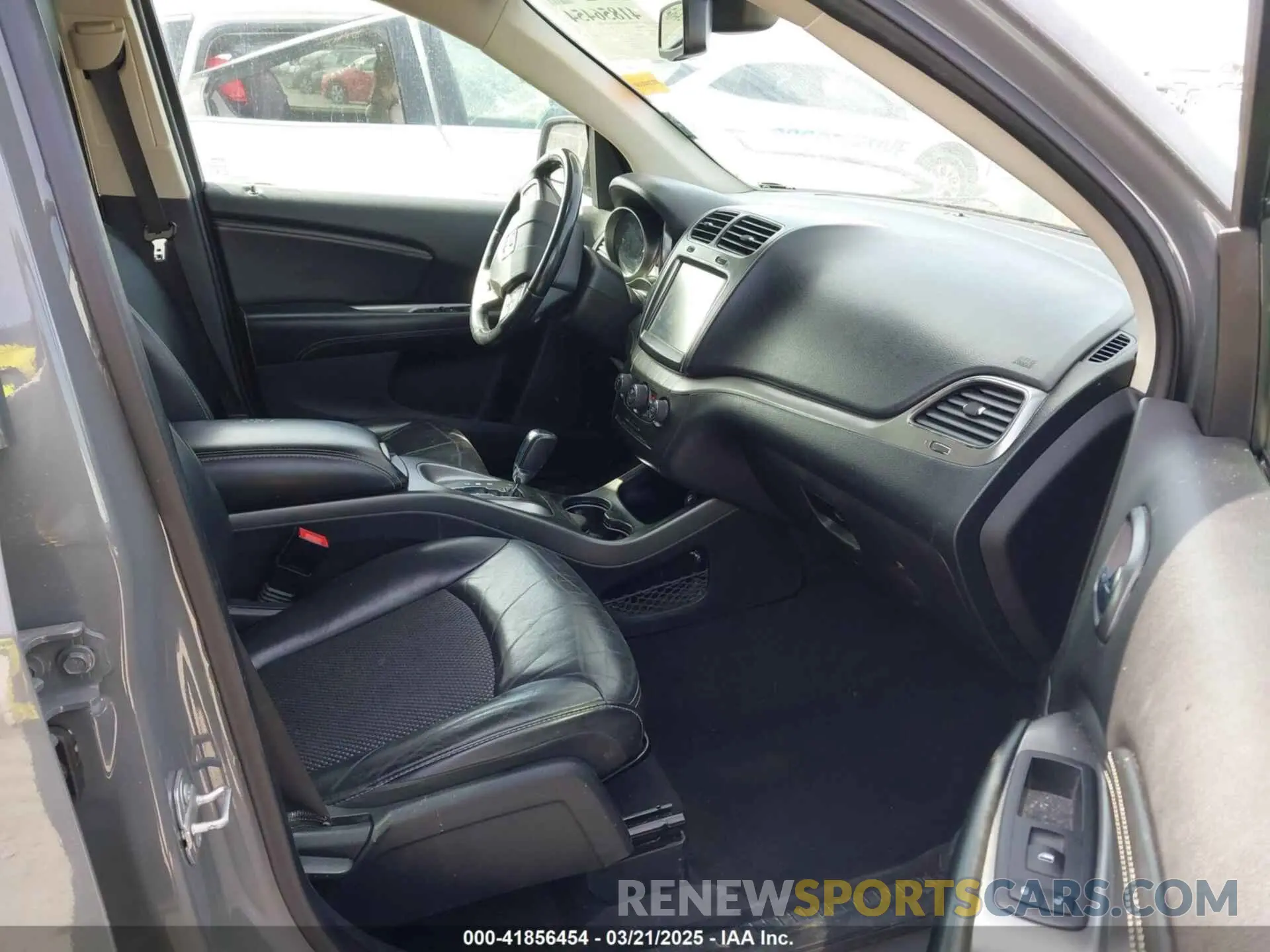 5 Photograph of a damaged car 3C4PDCGB9LT268385 DODGE JOURNEY 2020