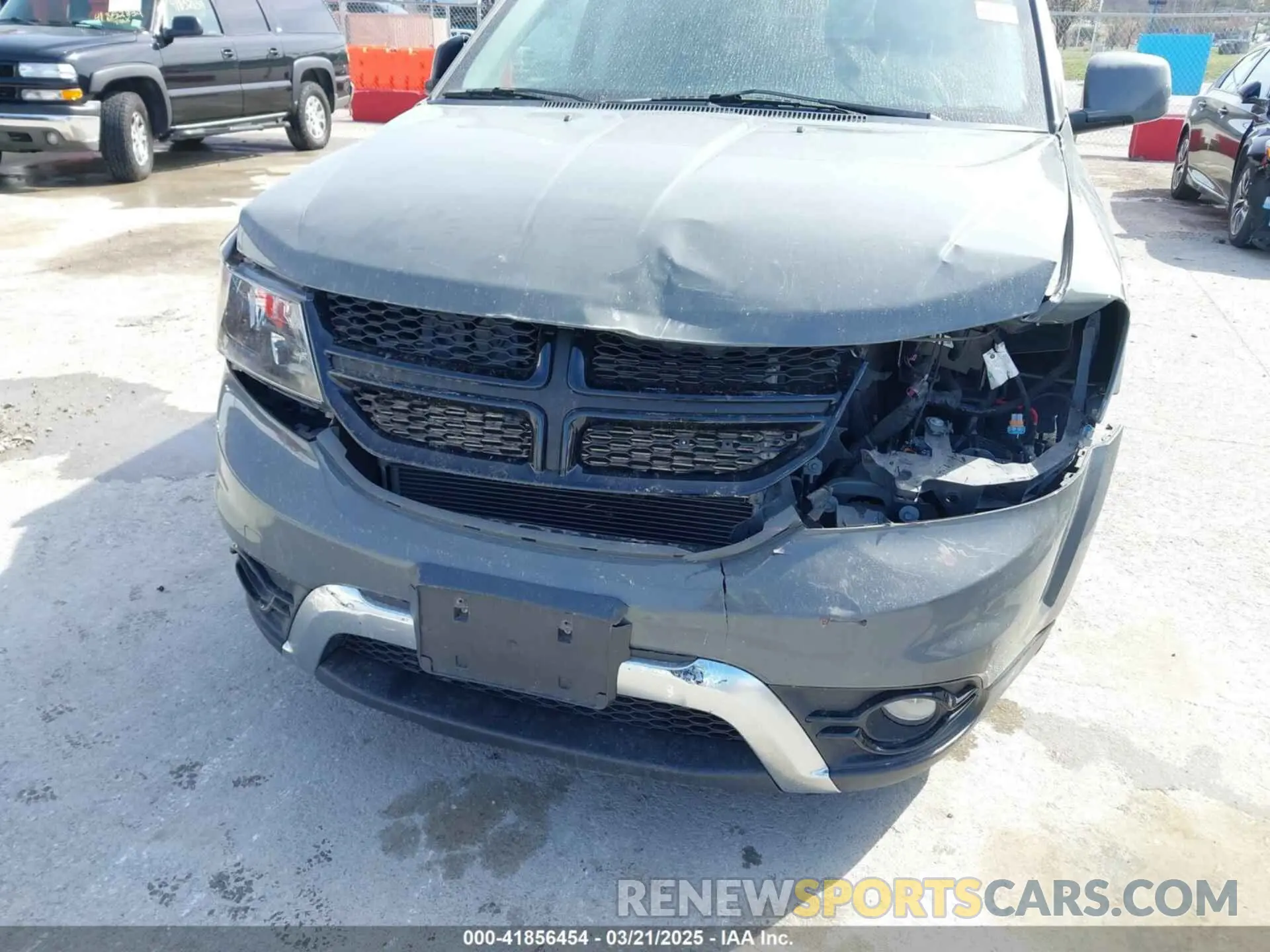 6 Photograph of a damaged car 3C4PDCGB9LT268385 DODGE JOURNEY 2020