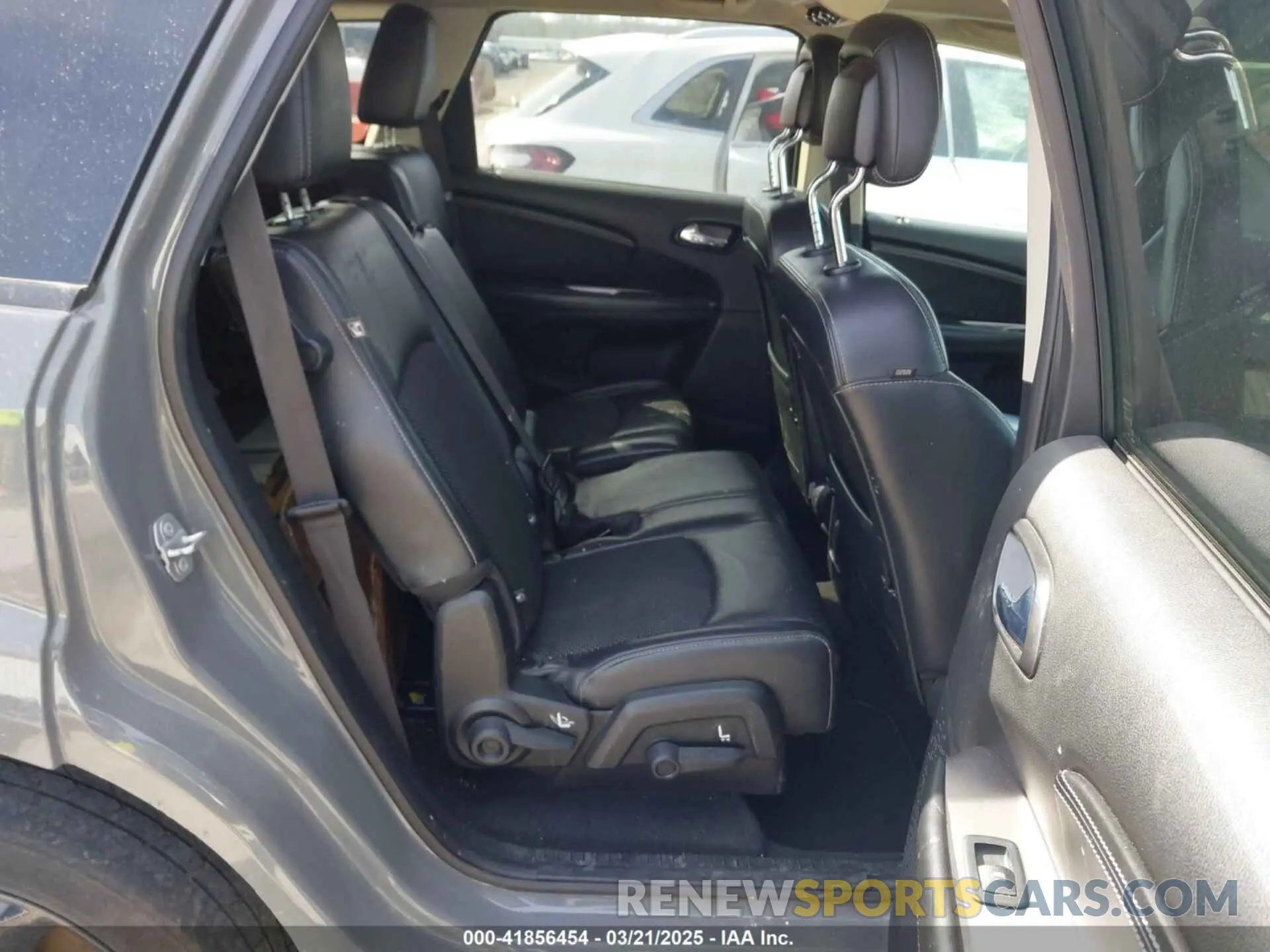 8 Photograph of a damaged car 3C4PDCGB9LT268385 DODGE JOURNEY 2020