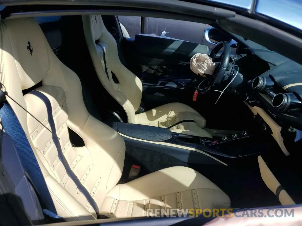 11 Photograph of a damaged car ZFF97CMA1M0265718 FERRARI 812 2021