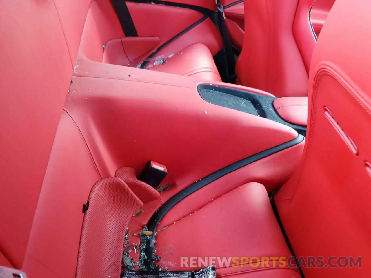 10 Photograph of a damaged car ZFF98RNA1N0279070 FERRARI ALL MODELS 2022
