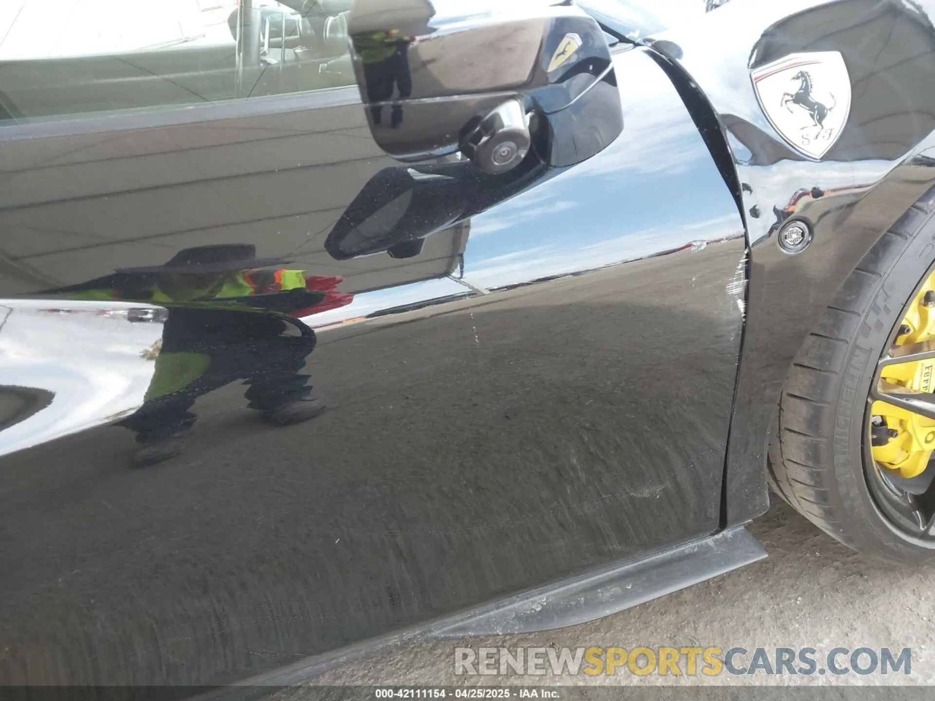 19 Photograph of a damaged car ZFF93LMA4N0277116 FERRARI F8 SPIDER 2022
