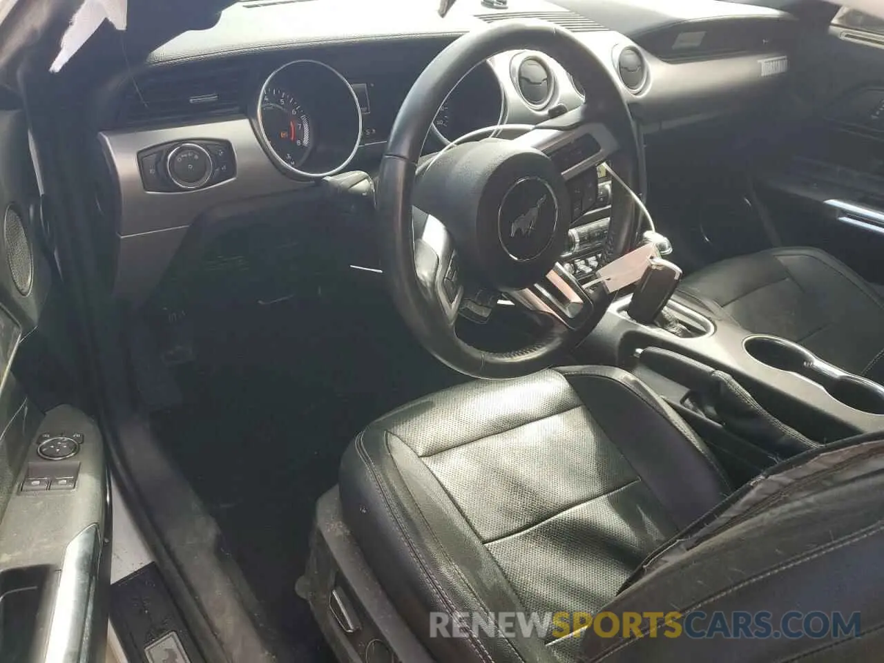 8 Photograph of a damaged car 1FA6P8TH1K5151821 FORD ALL Models 2019