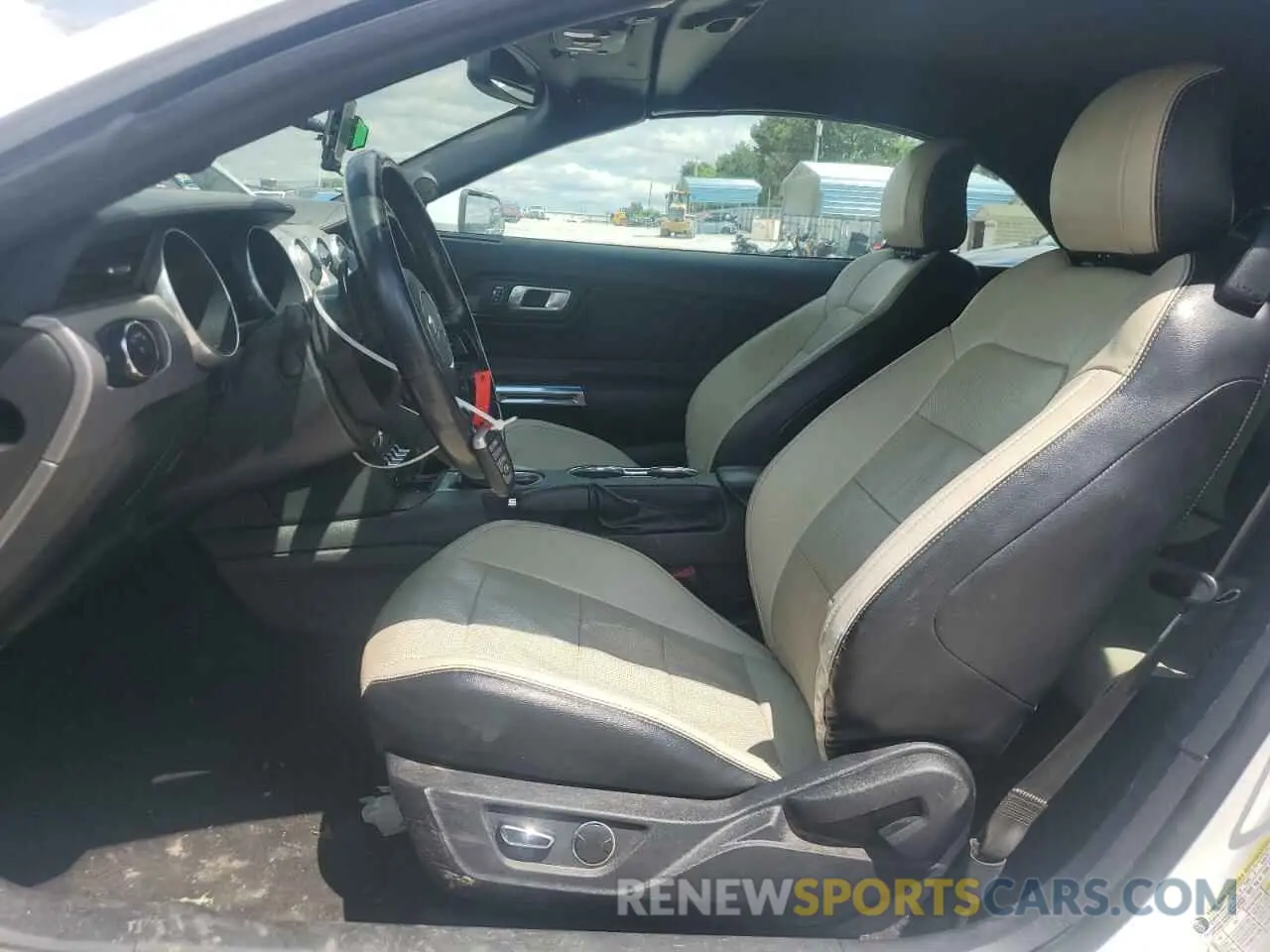 7 Photograph of a damaged car 1FATP8UH4K5170476 FORD ALL Models 2019