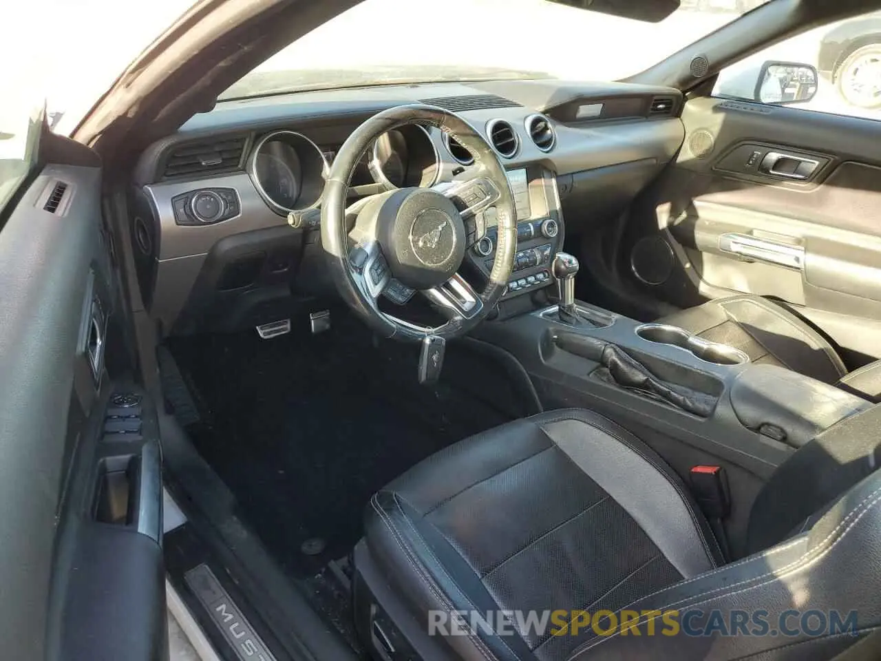 8 Photograph of a damaged car 1FATP8UH6K5131985 FORD ALL Models 2019
