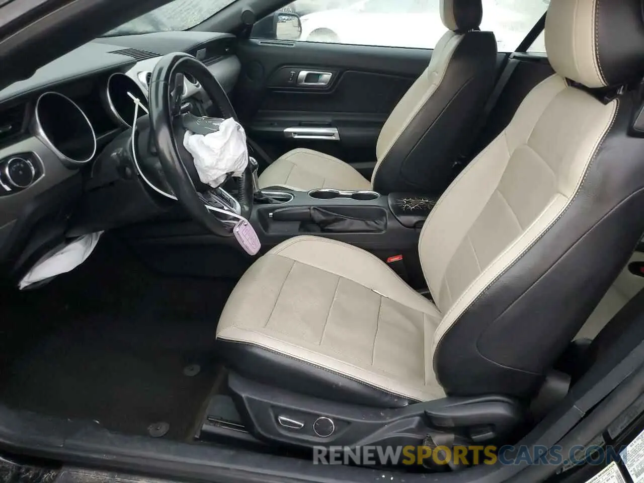 7 Photograph of a damaged car 1FATP8UH7K5109865 FORD ALL Models 2019