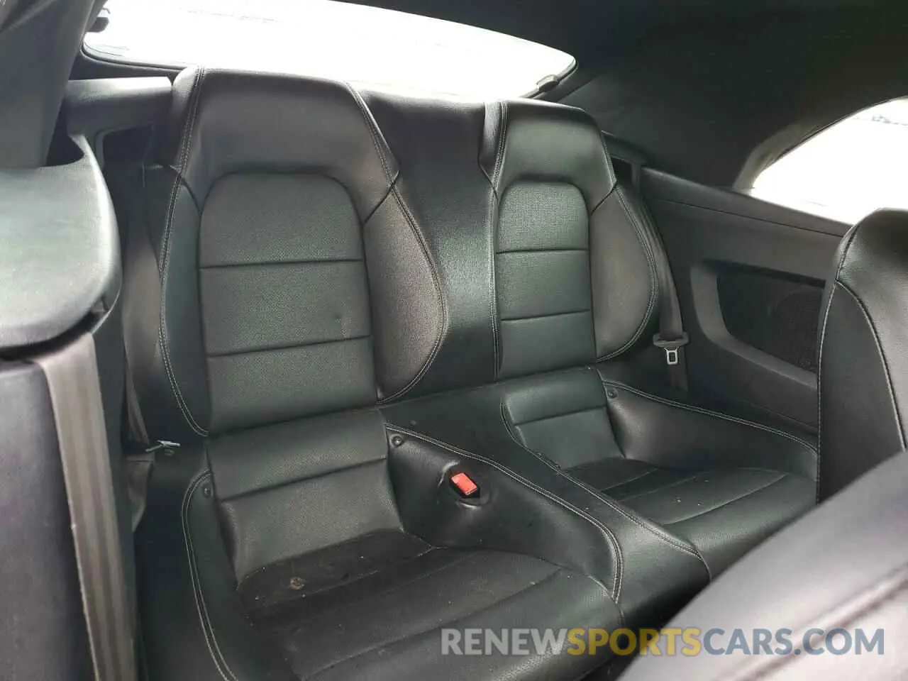 10 Photograph of a damaged car 1FATP8UH7K5150822 FORD ALL Models 2019