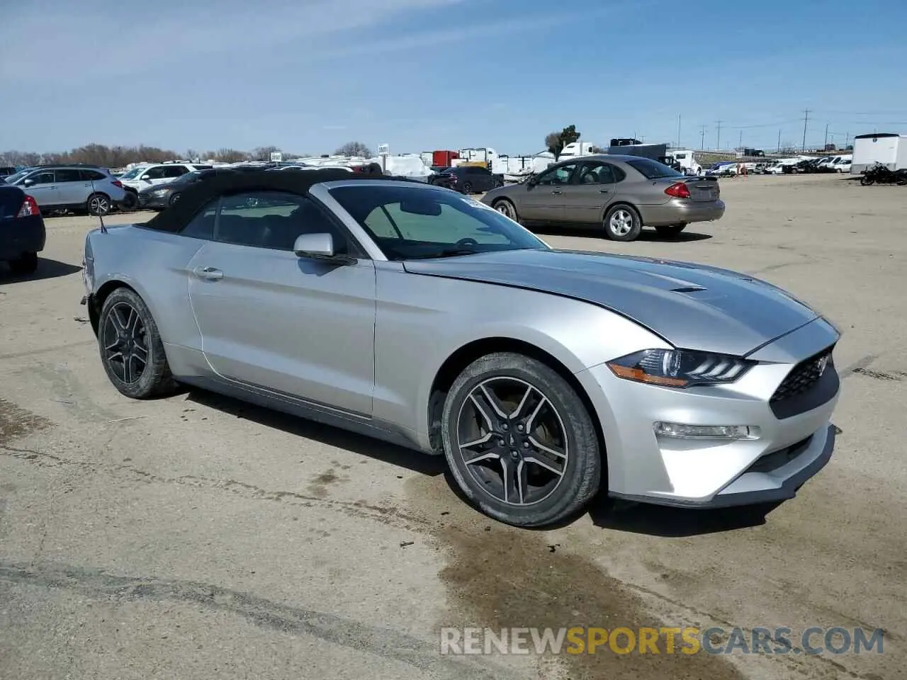 4 Photograph of a damaged car 1FATP8UH7K5151548 FORD ALL Models 2019