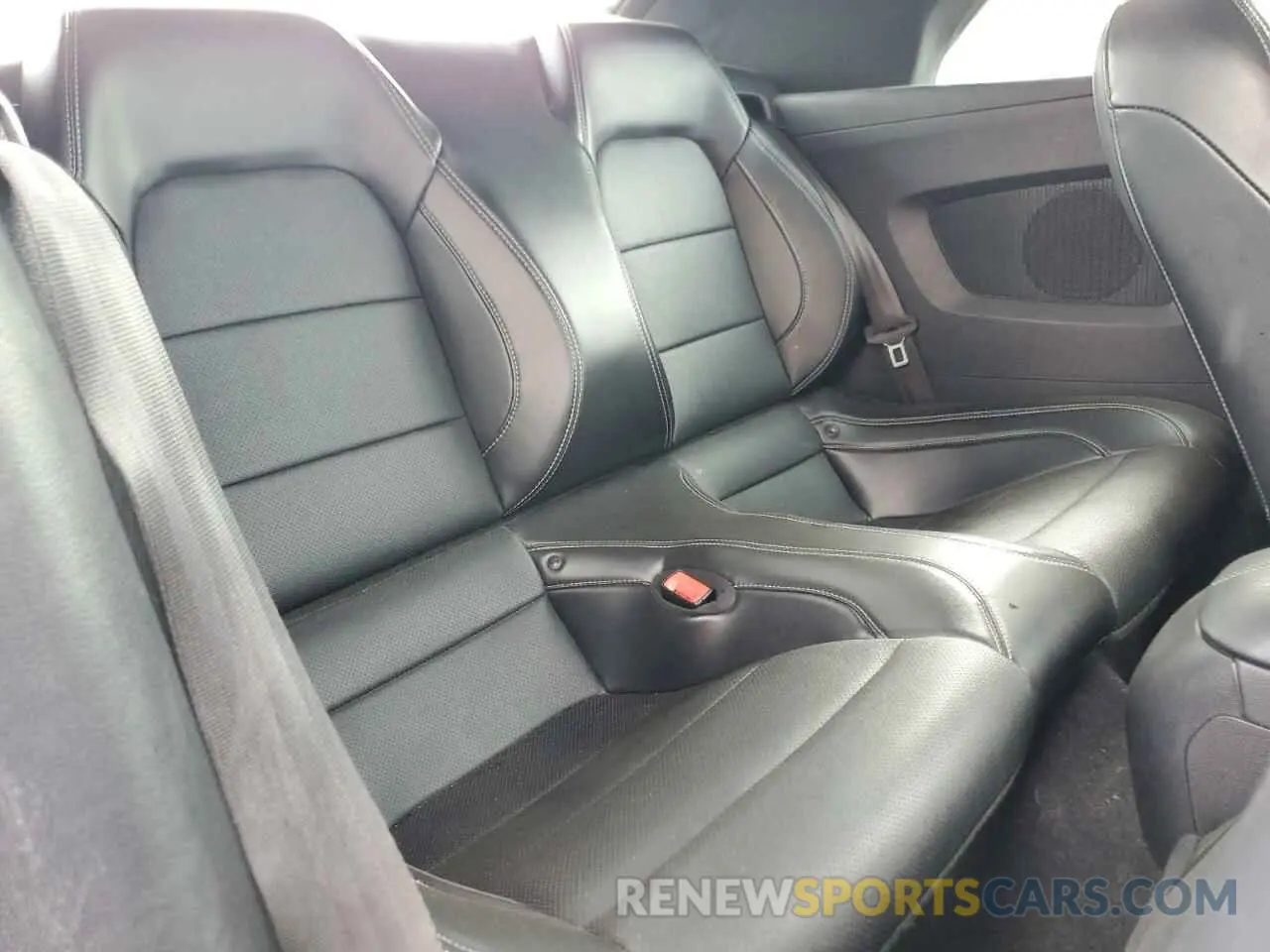 10 Photograph of a damaged car 1FATP8UH7K5176885 FORD ALL Models 2019