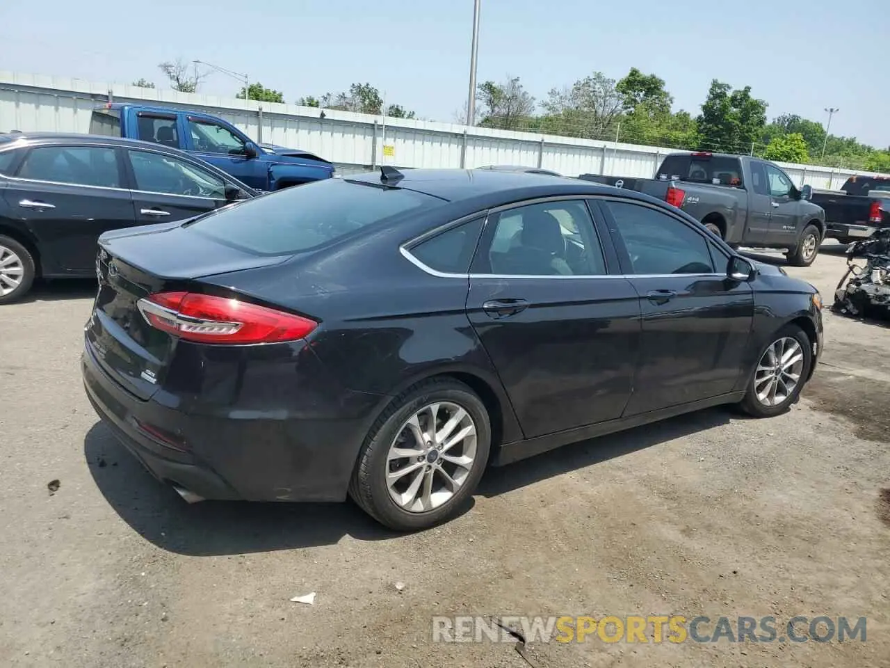 3 Photograph of a damaged car 3FA6P0HD5KR203648 FORD ALL Models 2019