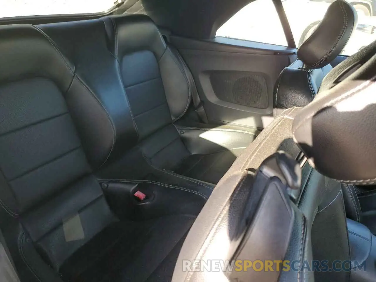 10 Photograph of a damaged car 1FATP8UH9L5125597 FORD ALL Models 2020