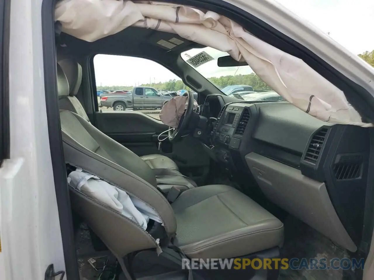 10 Photograph of a damaged car 1FTMF1EB6LKD12333 FORD All Models 2020
