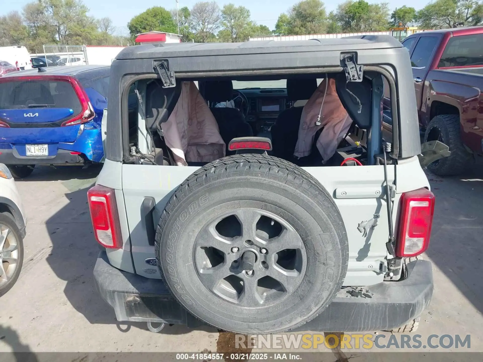 17 Photograph of a damaged car 1FMDE5AH2MLA77389 FORD BRONCO 2021