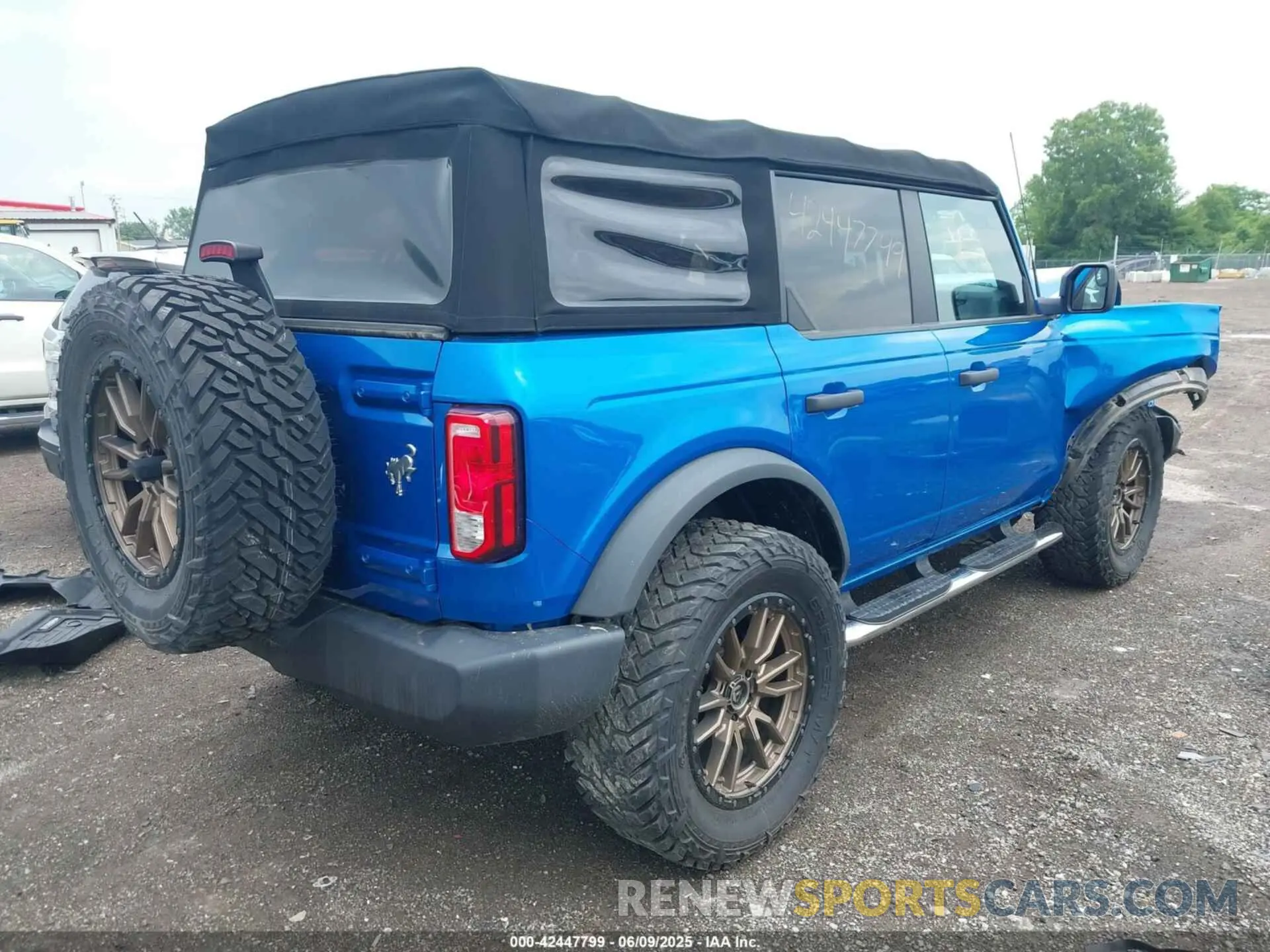 4 Photograph of a damaged car 1FMDE5BH0MLA98255 FORD BRONCO 2021