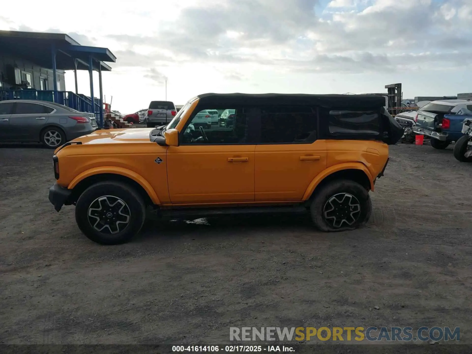 15 Photograph of a damaged car 1FMDE5BH4MLA60883 FORD BRONCO 2021
