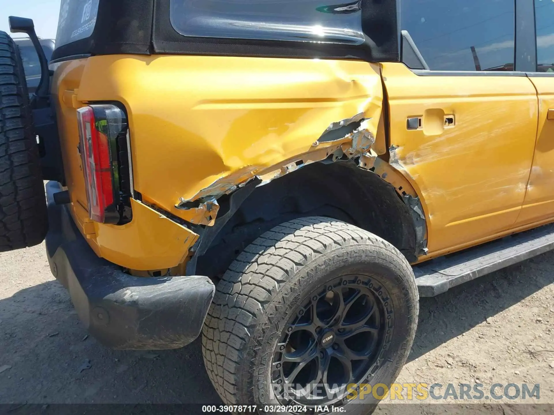 22 Photograph of a damaged car 1FMDE5BH7MLA95966 FORD BRONCO 2021