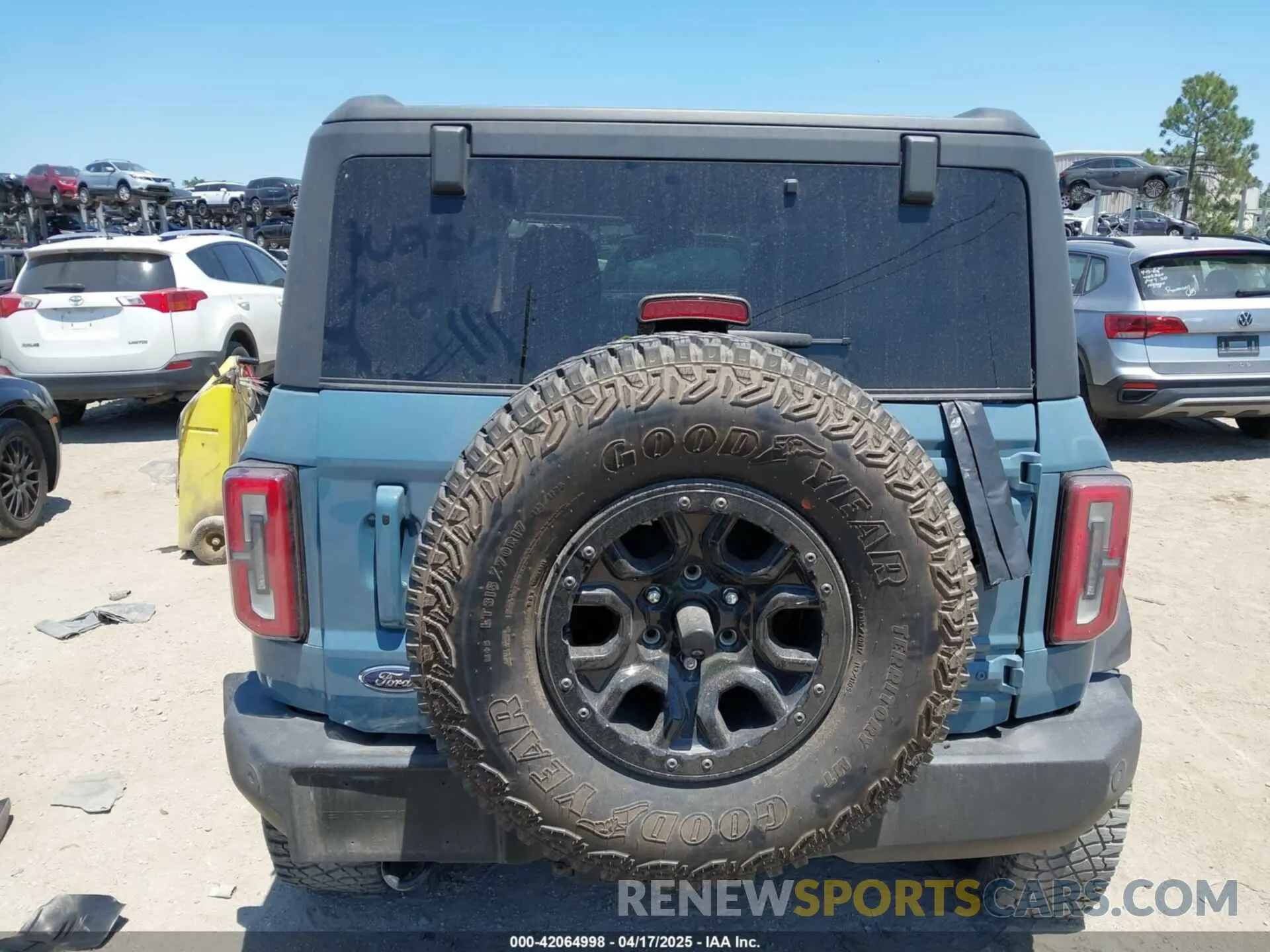 17 Photograph of a damaged car 1FMDE5CP5MLA98340 FORD BRONCO 2021