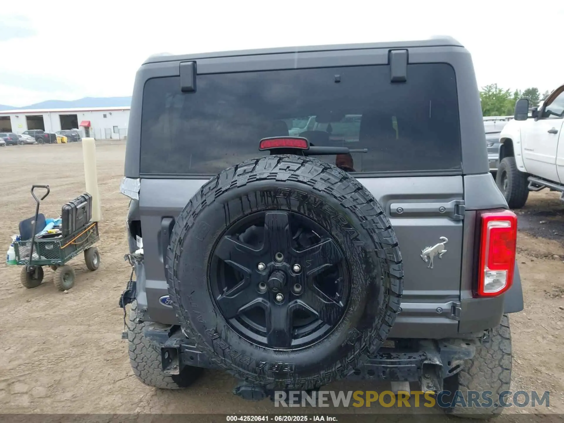 17 Photograph of a damaged car 1FMEE5BH0MLA74753 FORD BRONCO 2021