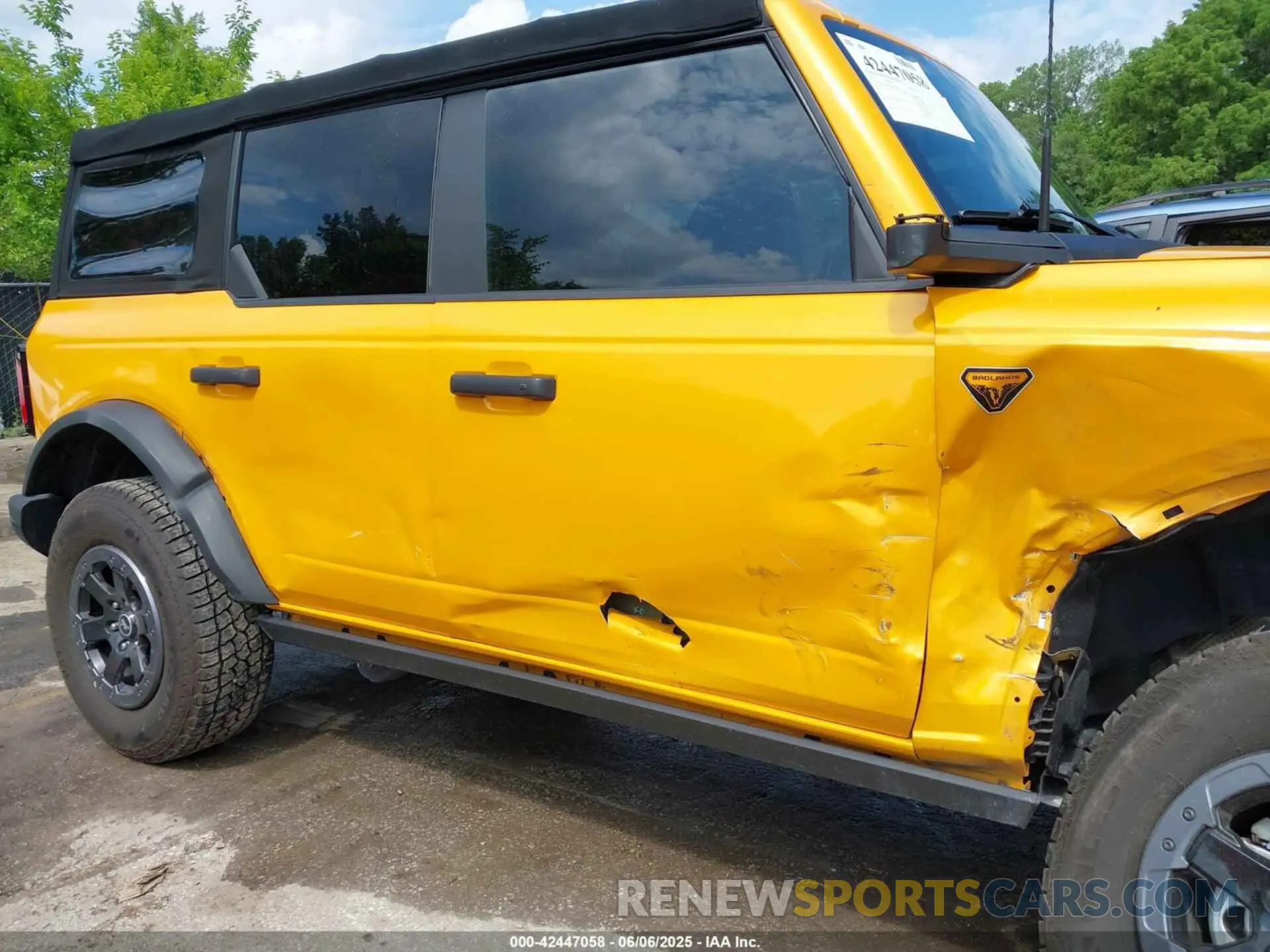 18 Photograph of a damaged car 1FMEE5DH0MLA63006 FORD BRONCO 2021