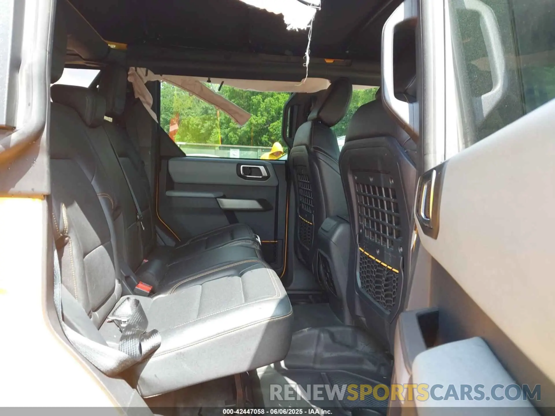 8 Photograph of a damaged car 1FMEE5DH0MLA63006 FORD BRONCO 2021