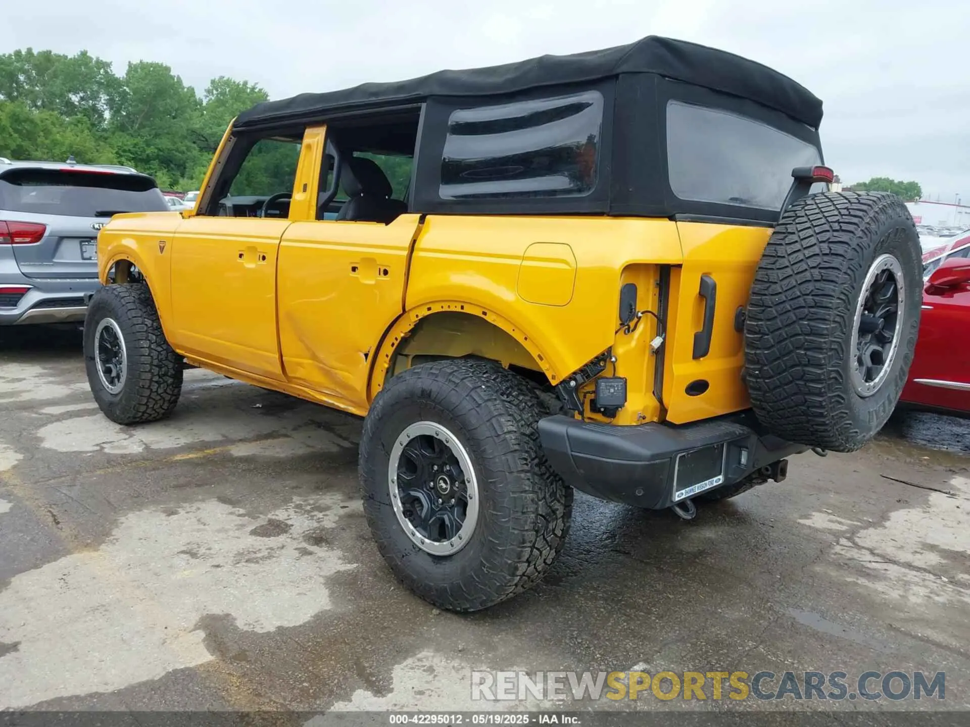 3 Photograph of a damaged car 1FMEE5DH3MLA61525 FORD BRONCO 2021