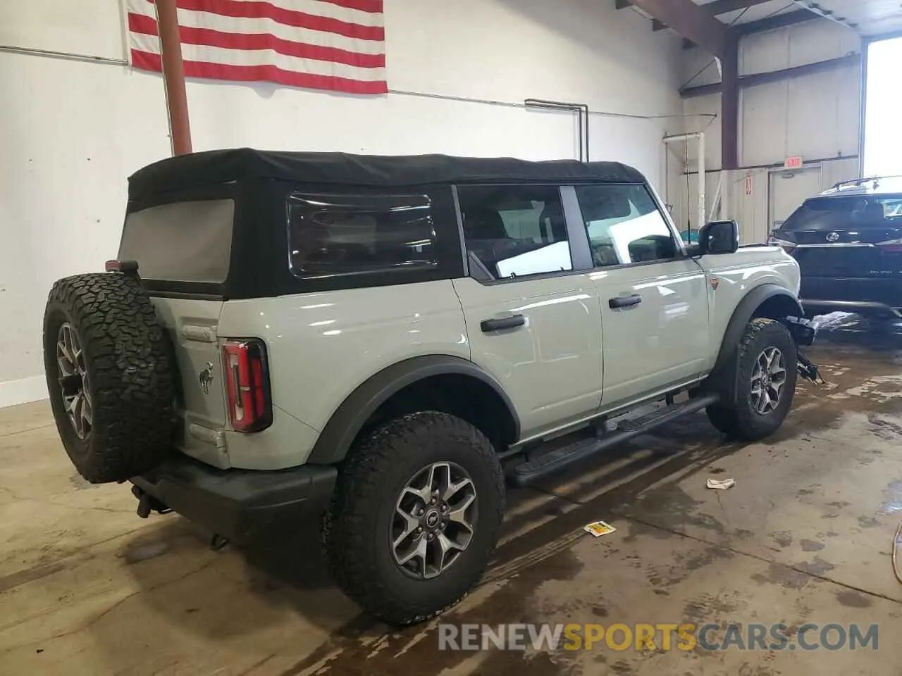 3 Photograph of a damaged car 1FMEE5DH6MLB02410 FORD BRONCO 2021