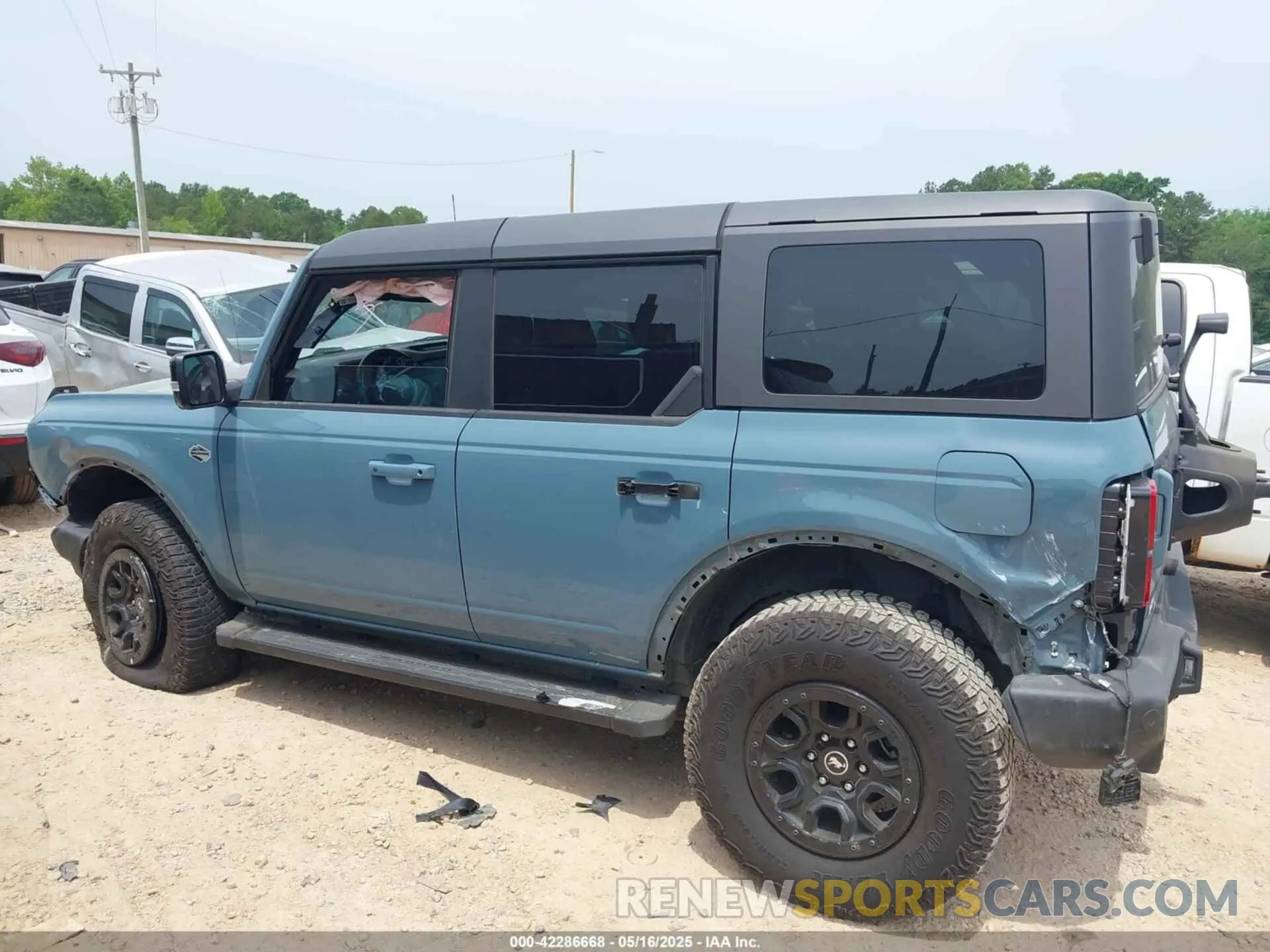 14 Photograph of a damaged car 1FMEE5DP5MLA71724 FORD BRONCO 2021