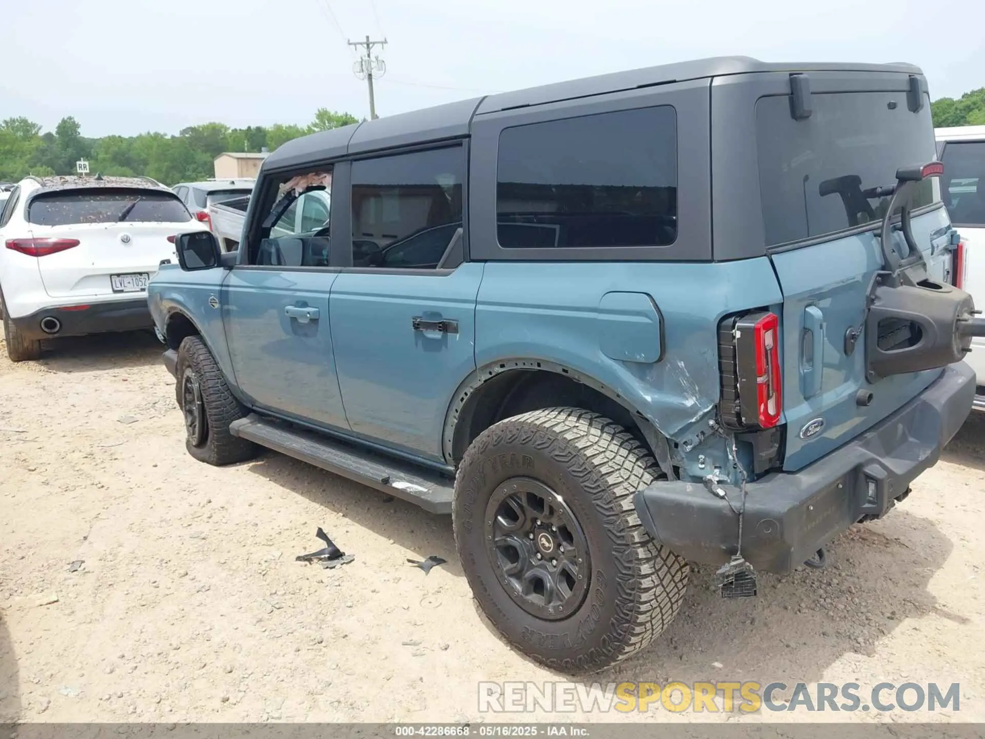 3 Photograph of a damaged car 1FMEE5DP5MLA71724 FORD BRONCO 2021
