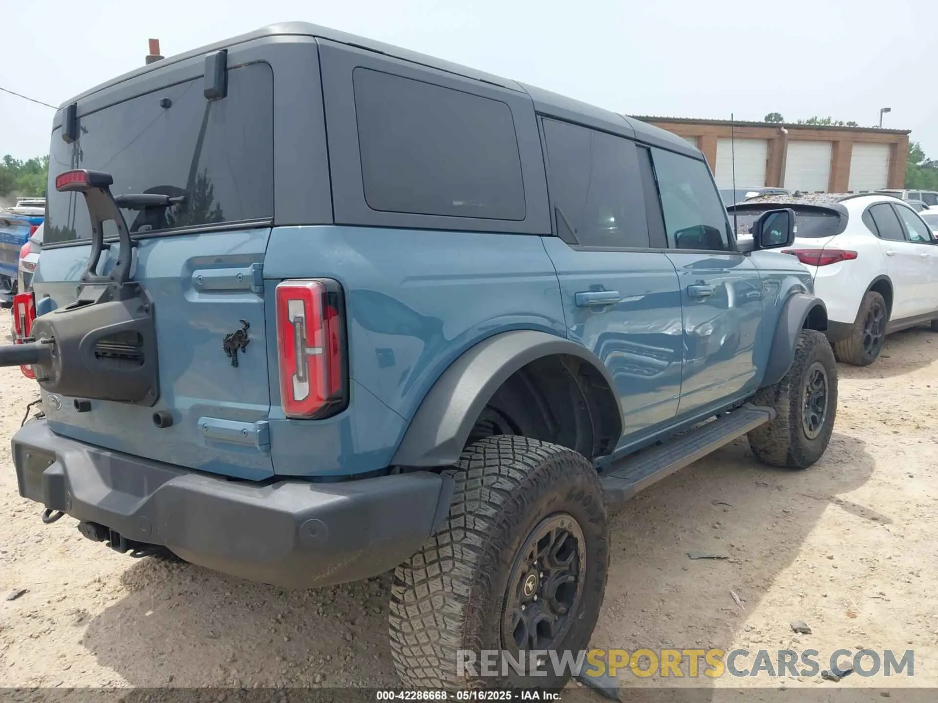 4 Photograph of a damaged car 1FMEE5DP5MLA71724 FORD BRONCO 2021