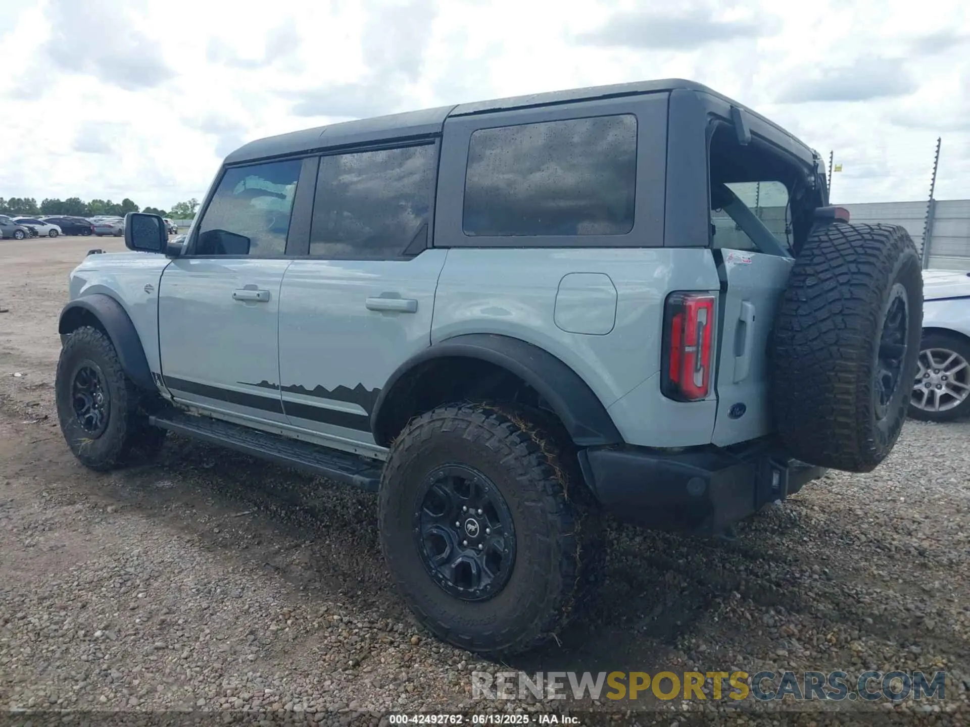3 Photograph of a damaged car 1FMEE5DP6MLA61655 FORD BRONCO 2021
