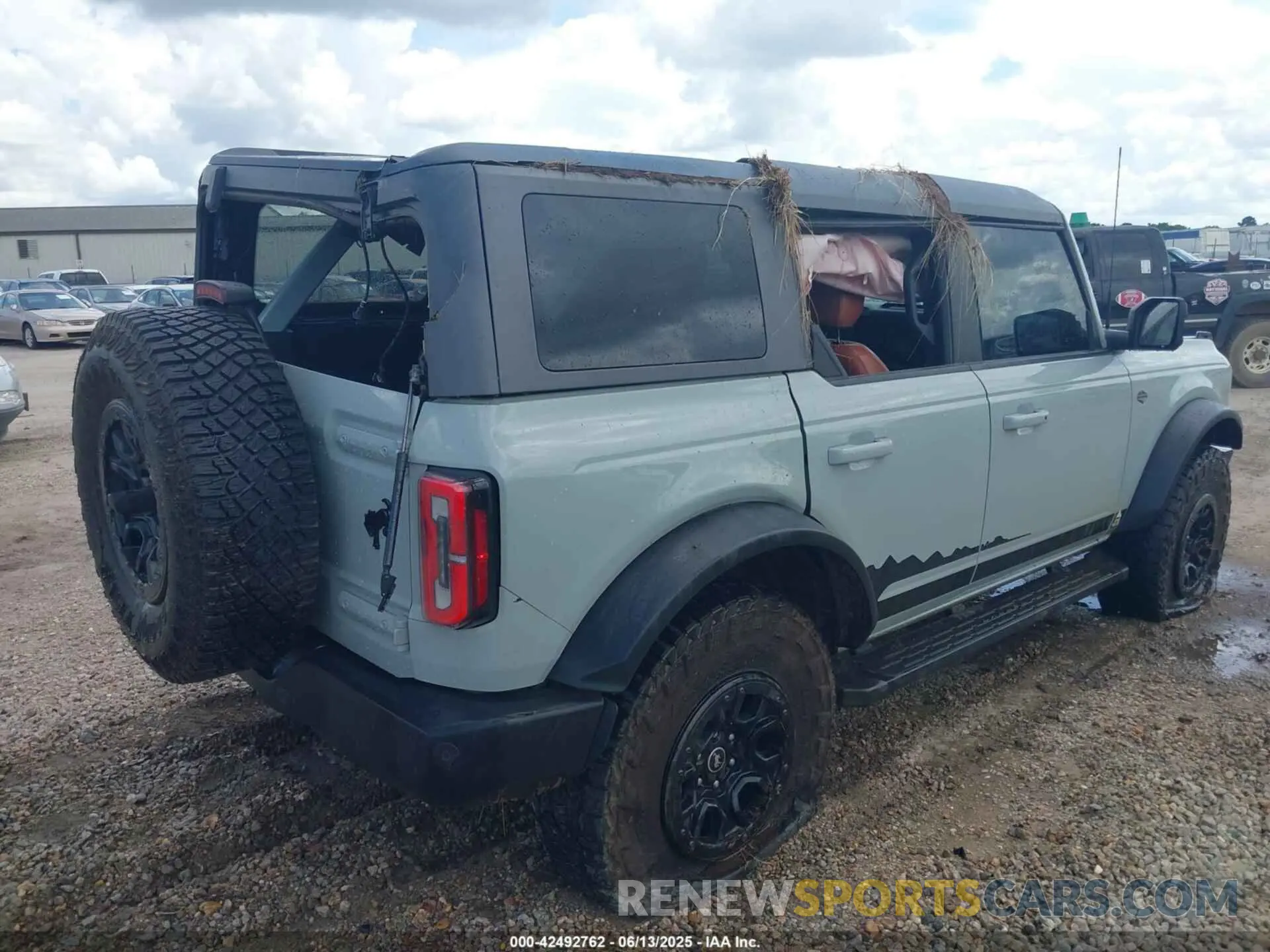 4 Photograph of a damaged car 1FMEE5DP6MLA61655 FORD BRONCO 2021