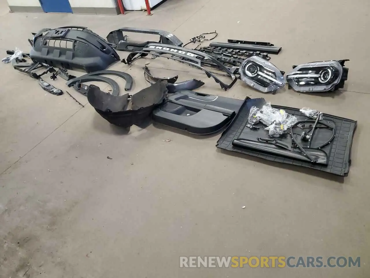 15 Photograph of a damaged car 3FMCR9B67MRA34625 FORD BRONCO 2021