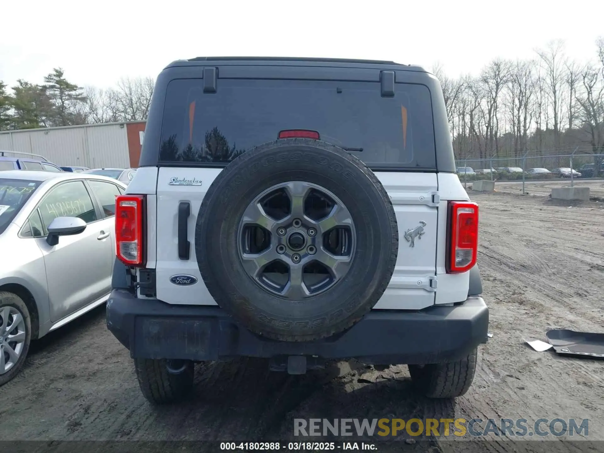 15 Photograph of a damaged car 1FMDE5AH2NLB64677 FORD BRONCO 2022
