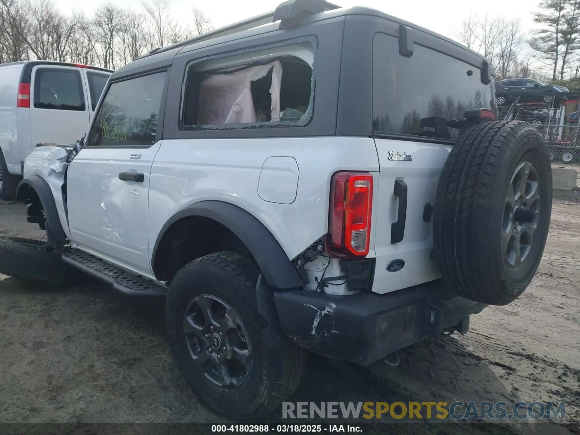 3 Photograph of a damaged car 1FMDE5AH2NLB64677 FORD BRONCO 2022