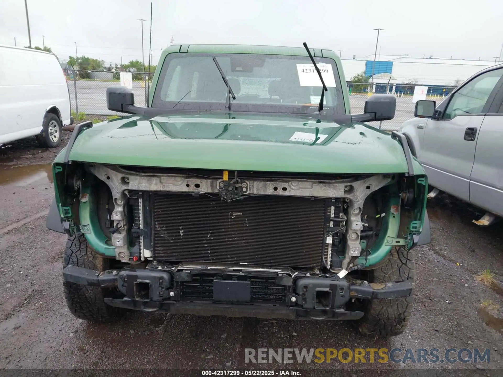 13 Photograph of a damaged car 1FMDE5AH5NLB64608 FORD BRONCO 2022