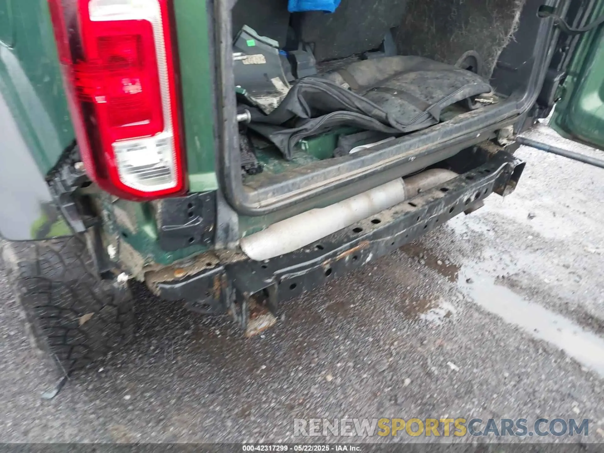 6 Photograph of a damaged car 1FMDE5AH5NLB64608 FORD BRONCO 2022