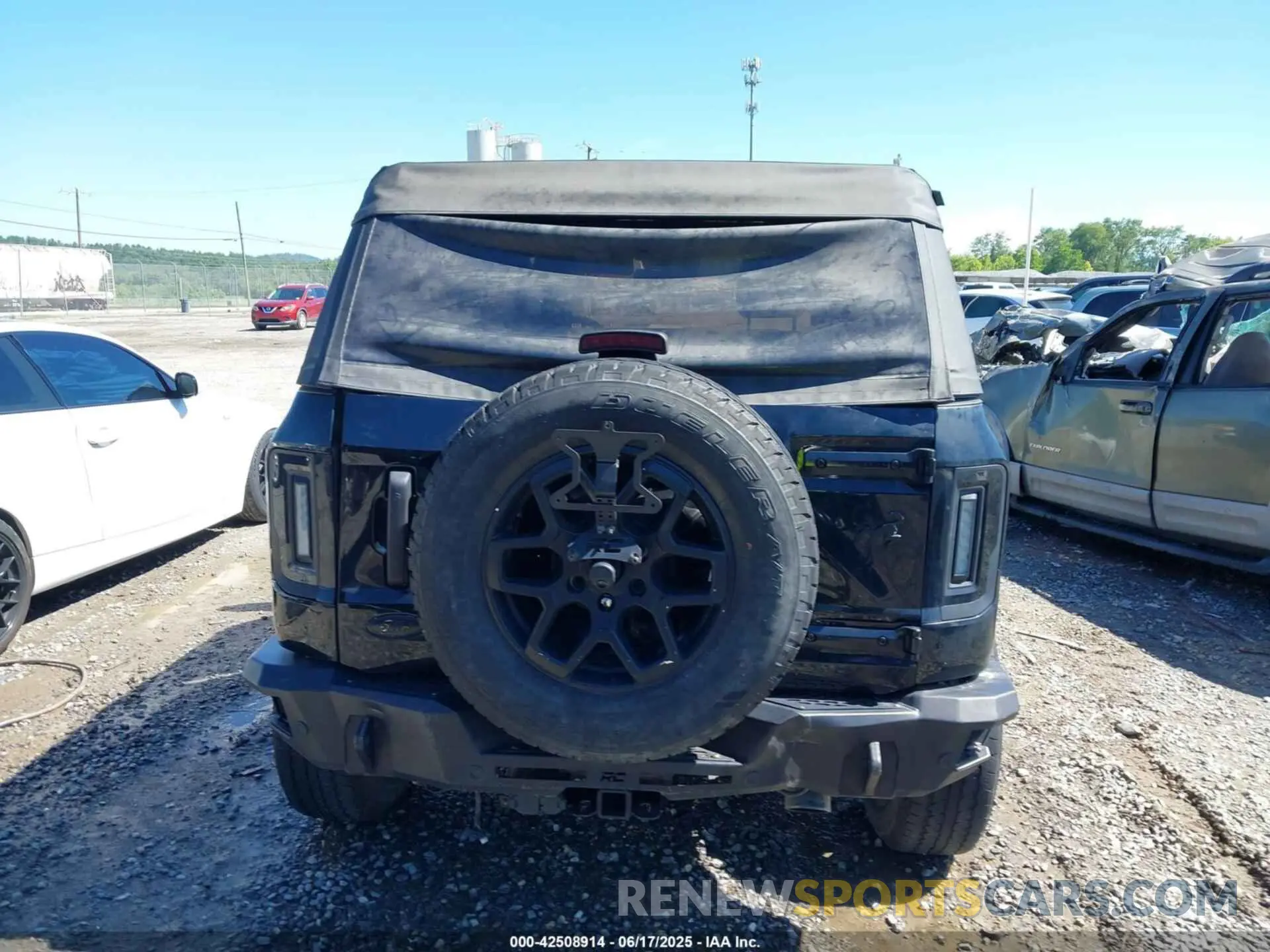 16 Photograph of a damaged car 1FMDE5AP1NLB45867 FORD BRONCO 2022