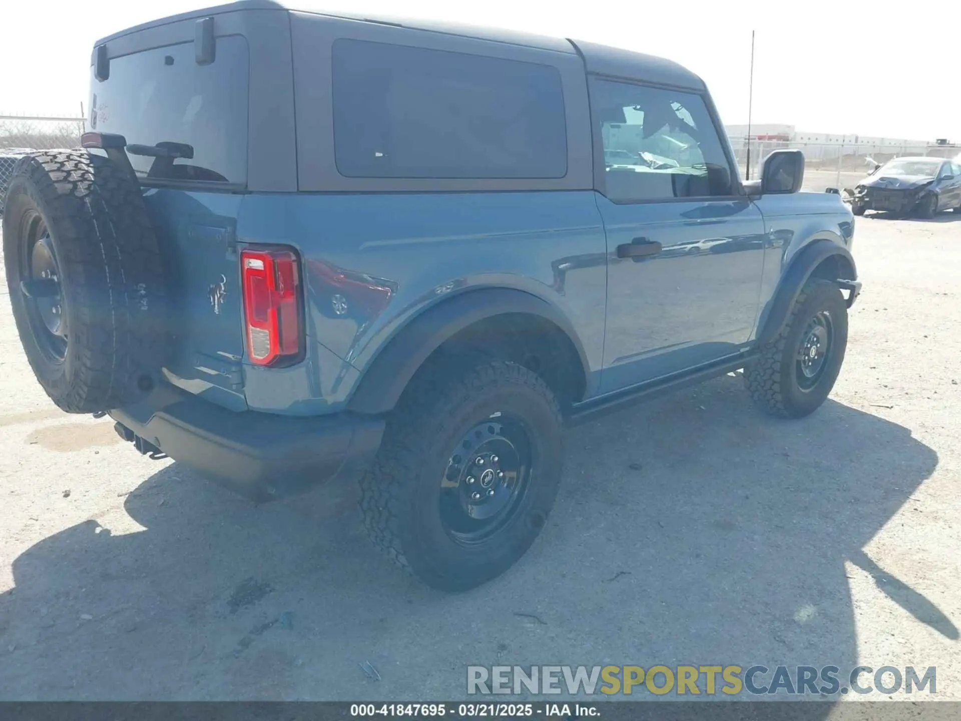 4 Photograph of a damaged car 1FMDE5AP8NLB71317 FORD BRONCO 2022