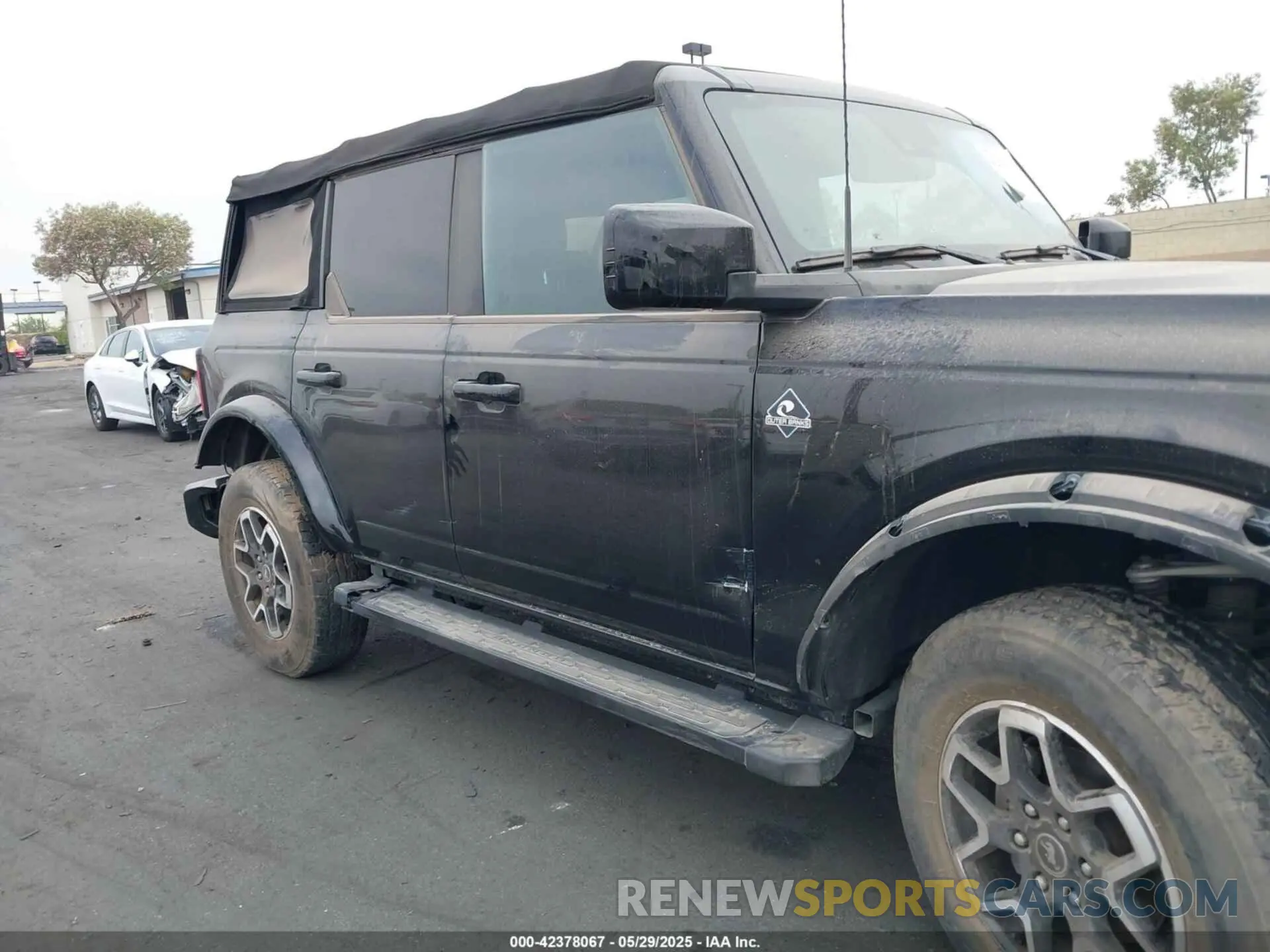 12 Photograph of a damaged car 1FMDE5BH2NLB22556 FORD BRONCO 2022