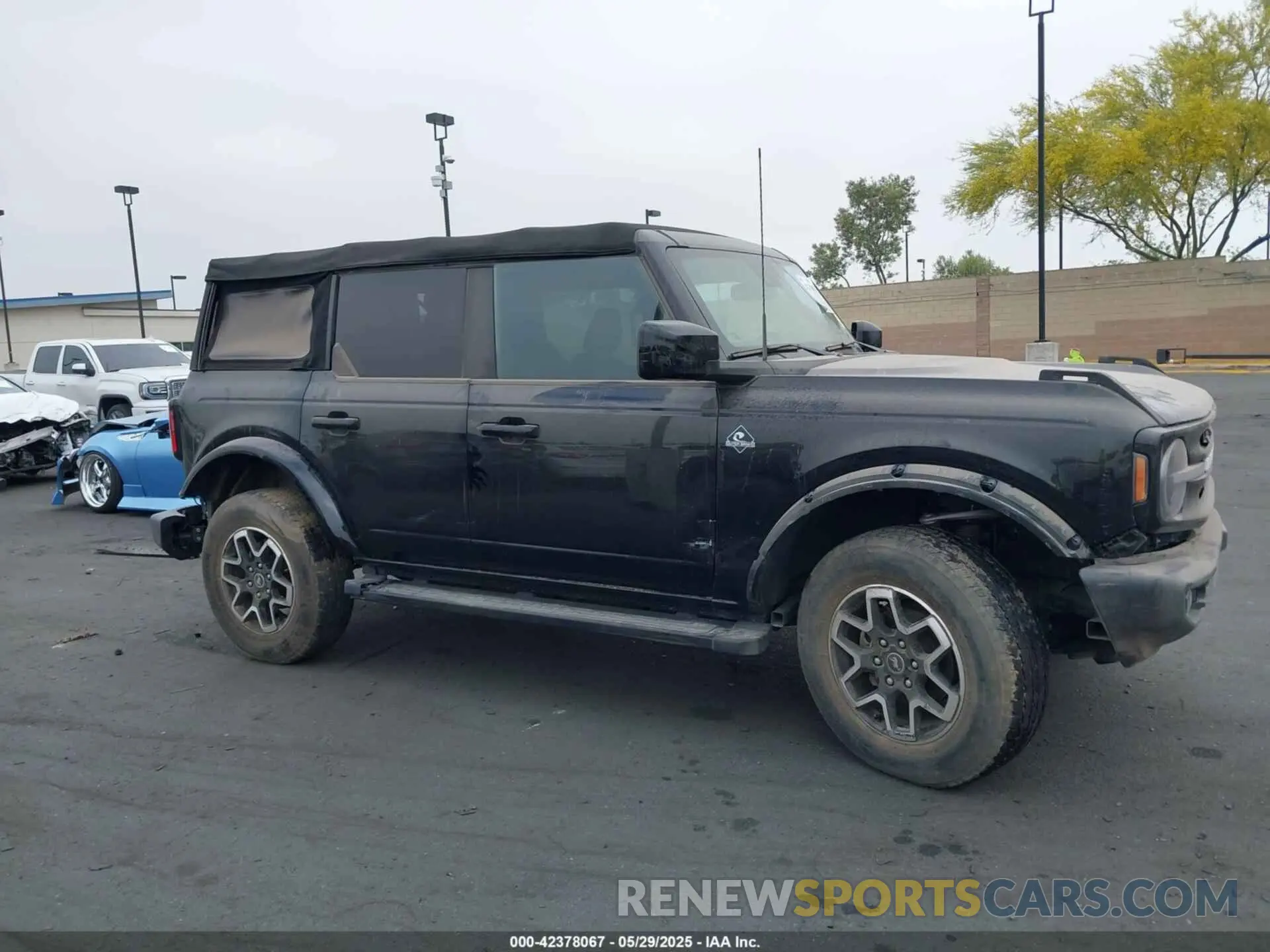 14 Photograph of a damaged car 1FMDE5BH2NLB22556 FORD BRONCO 2022