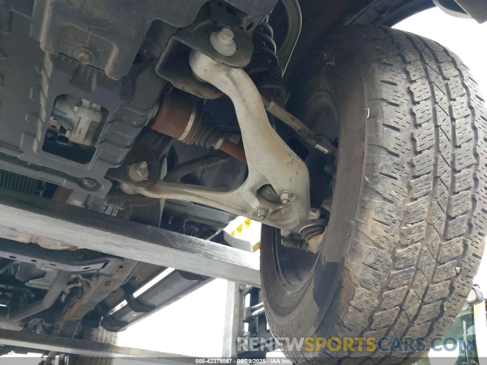 19 Photograph of a damaged car 1FMDE5BH2NLB22556 FORD BRONCO 2022