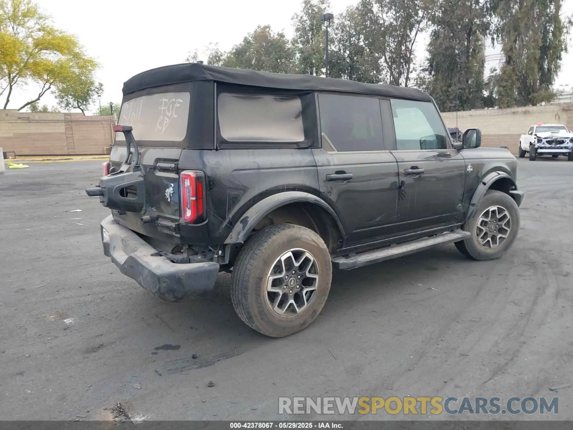 4 Photograph of a damaged car 1FMDE5BH2NLB22556 FORD BRONCO 2022