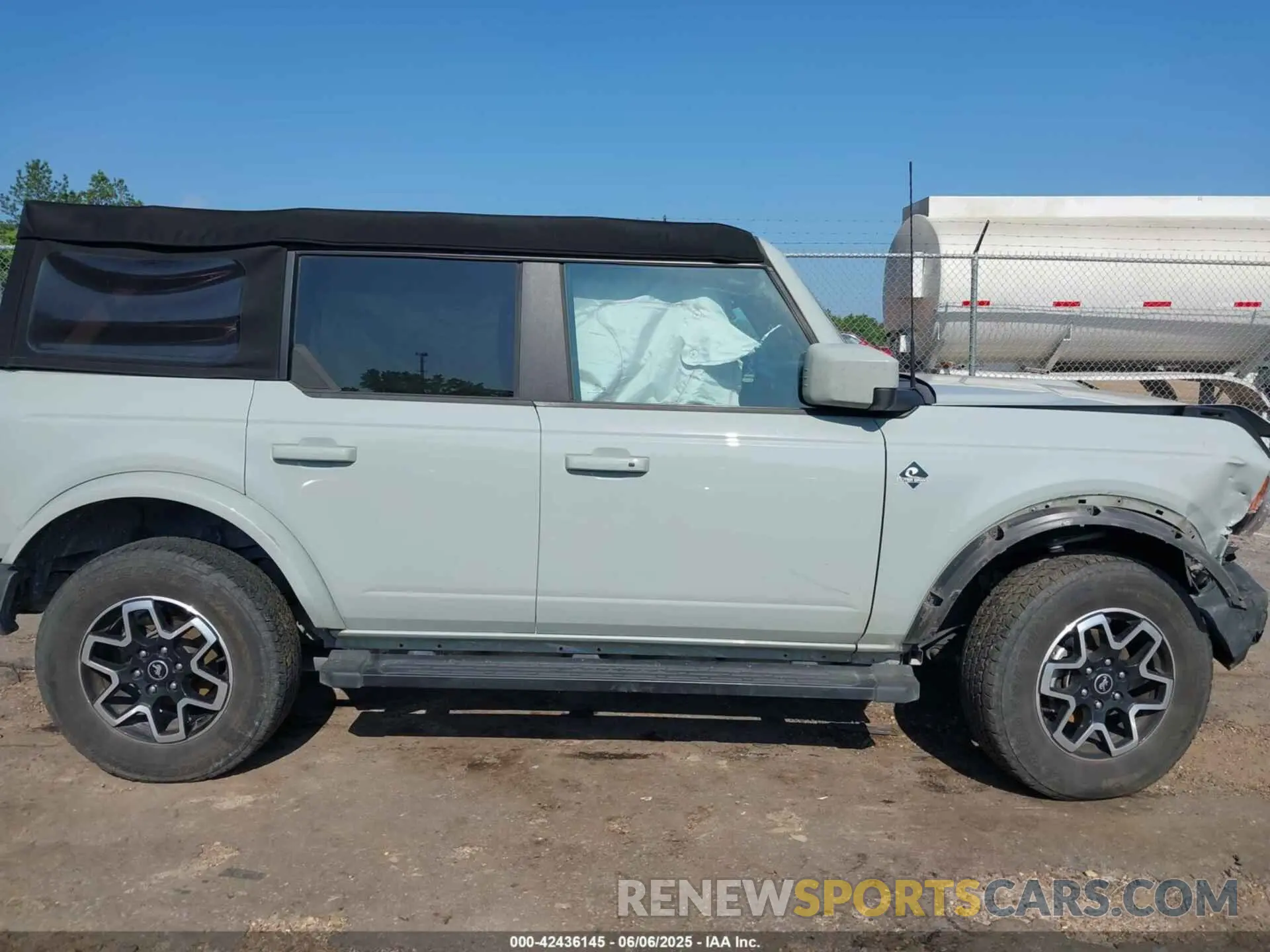 14 Photograph of a damaged car 1FMDE5BH2NLB27076 FORD BRONCO 2022