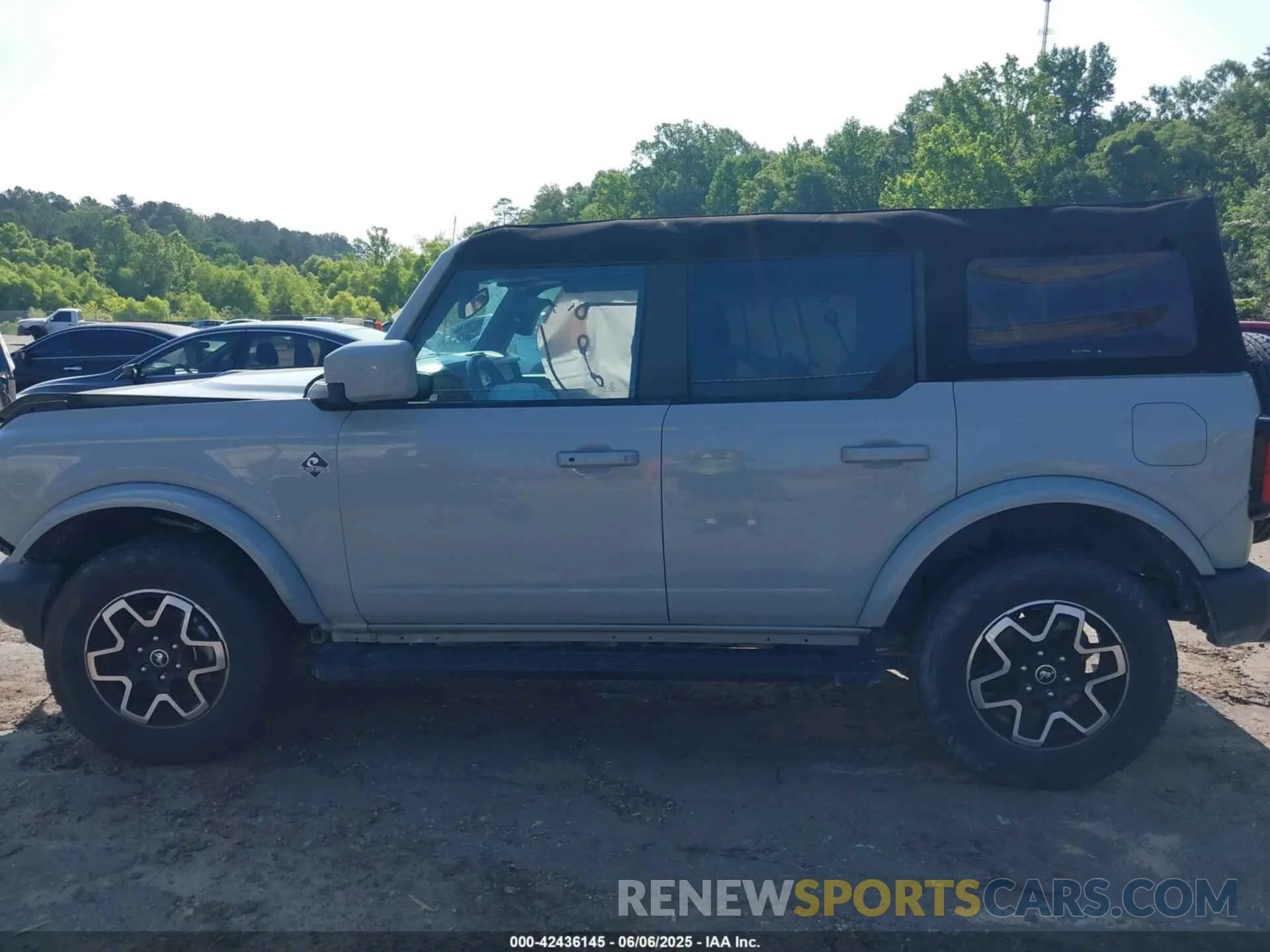 15 Photograph of a damaged car 1FMDE5BH2NLB27076 FORD BRONCO 2022