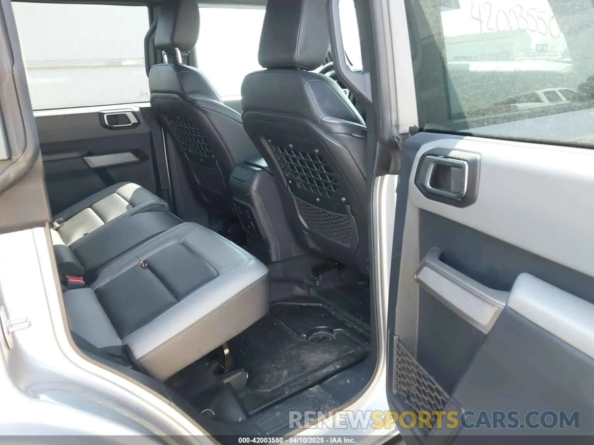 8 Photograph of a damaged car 1FMDE5BH3NLA79314 FORD BRONCO 2022